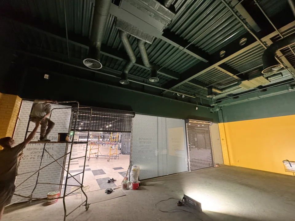 ELITZOO — Painted walls and ventilation ducts